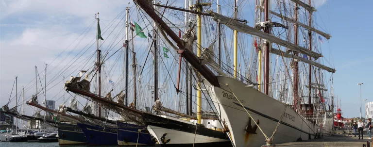 Come sail with us!