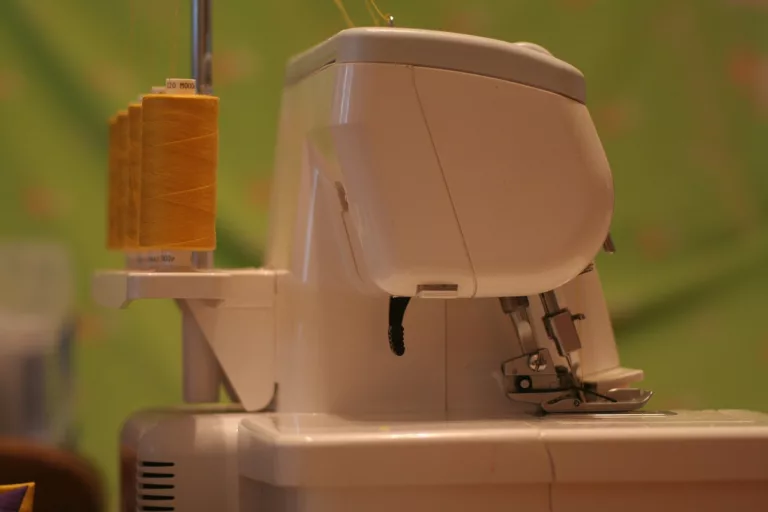 Make Friends With Your Overlocker – sewing course
