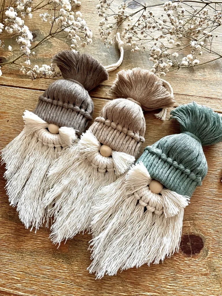 Make your own Christmas Macramé Gonk