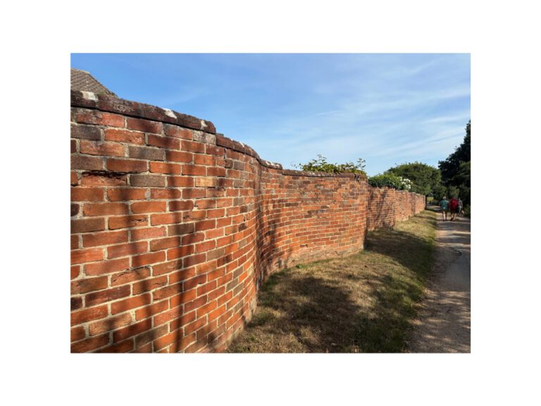 Crinkle-crankle walls